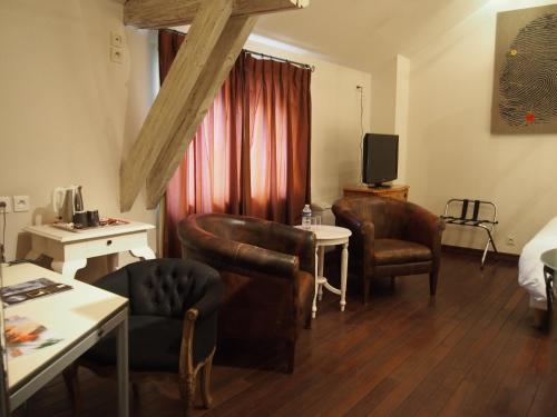 Logis Hôtel Les Pages - Amenities and Facilities