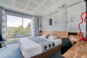 Logis Hotel Maison Carrée Restaurant O Carré D'art - Accommodation Options and Features