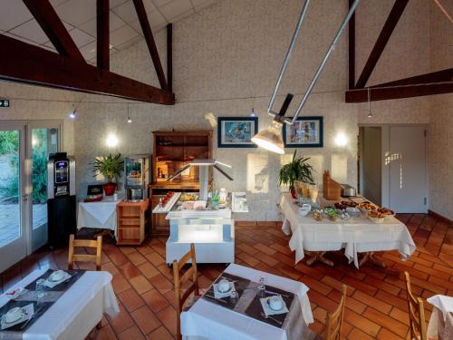 Logis Hotel Noemys Morgon - Amenities and Room Features