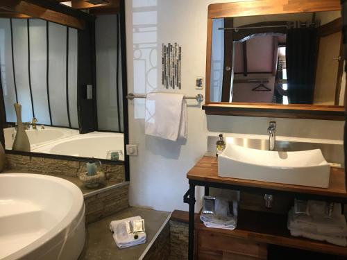 Logis Hotel Oasis - Guest Experiences and Reviews