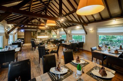 Logis Hôtel Restaurant Des Acacias Lille Tourcoing - Guest Experience and Reviews