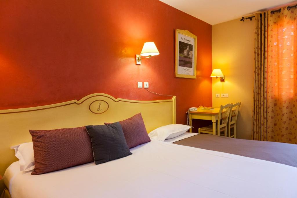 LOGIS HOTEL & RESTAURANT LETAPE Bouc Bel Air - Gardanne - Dining Experience