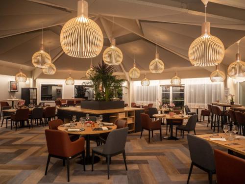 Logis Hotels Le Saint Pierre - On-Site Dining Experience