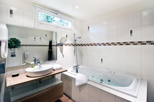 Logis Le Quai Fleuri - Guest Experience and Activities