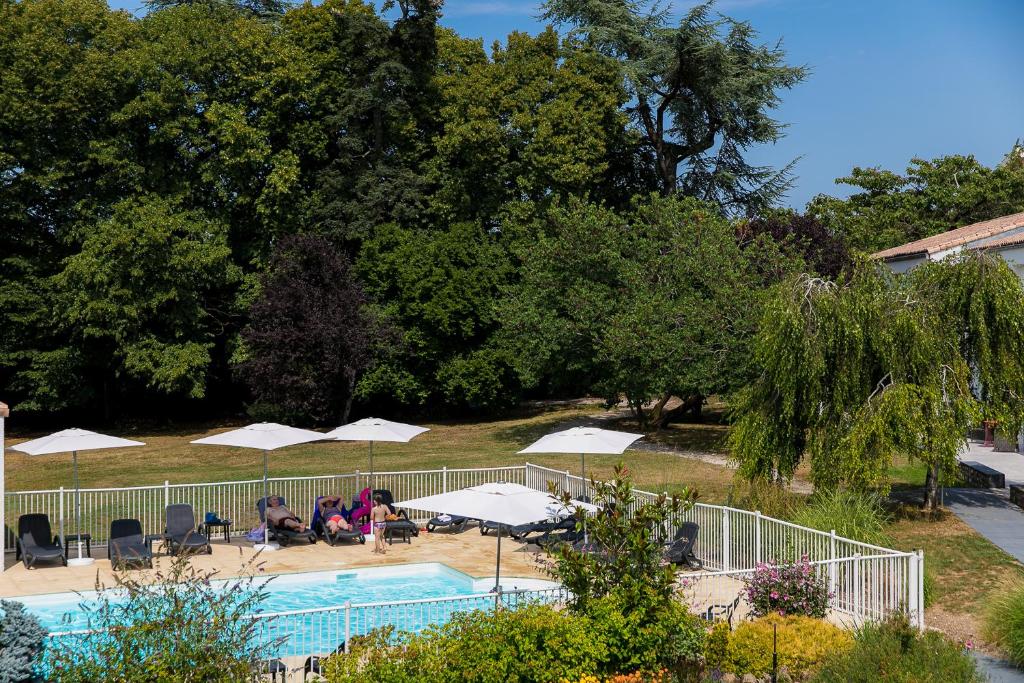 Logis LE RABELAIS Hotel - Restaurant - SPA - Dining Experience