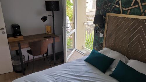 Logis The Relais of the Red Hat - Amenities and Services