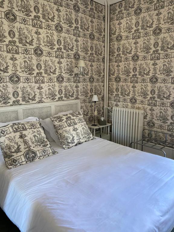 Manor of Boisvillers - Room Types and Features