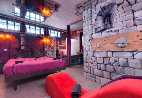 Marquis De Sade Room - On-Site Services