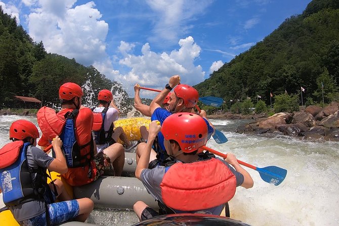 Middle Ocoee River Rafting Adventure Tour - Group Size and Cancellation