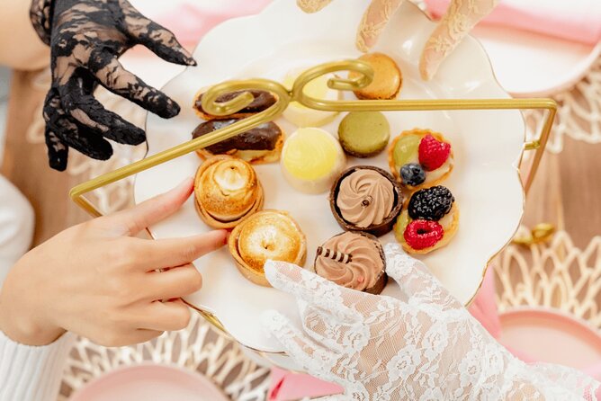 Mobile Tea Room Experience in New York - Sightseeing and Commentary