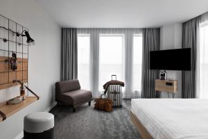 Moxy Lyon Airport - Amenities and Services