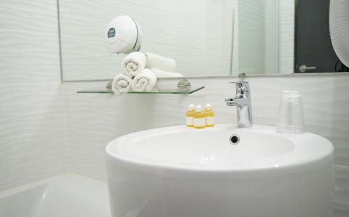 Napoleon Hotel - Amenities and Services