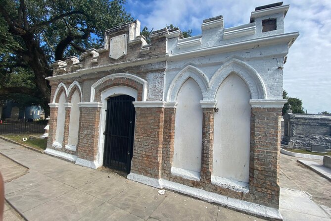 Night Cemetery Insiders Tour- New Orleans - Historic Cemeteries Explored