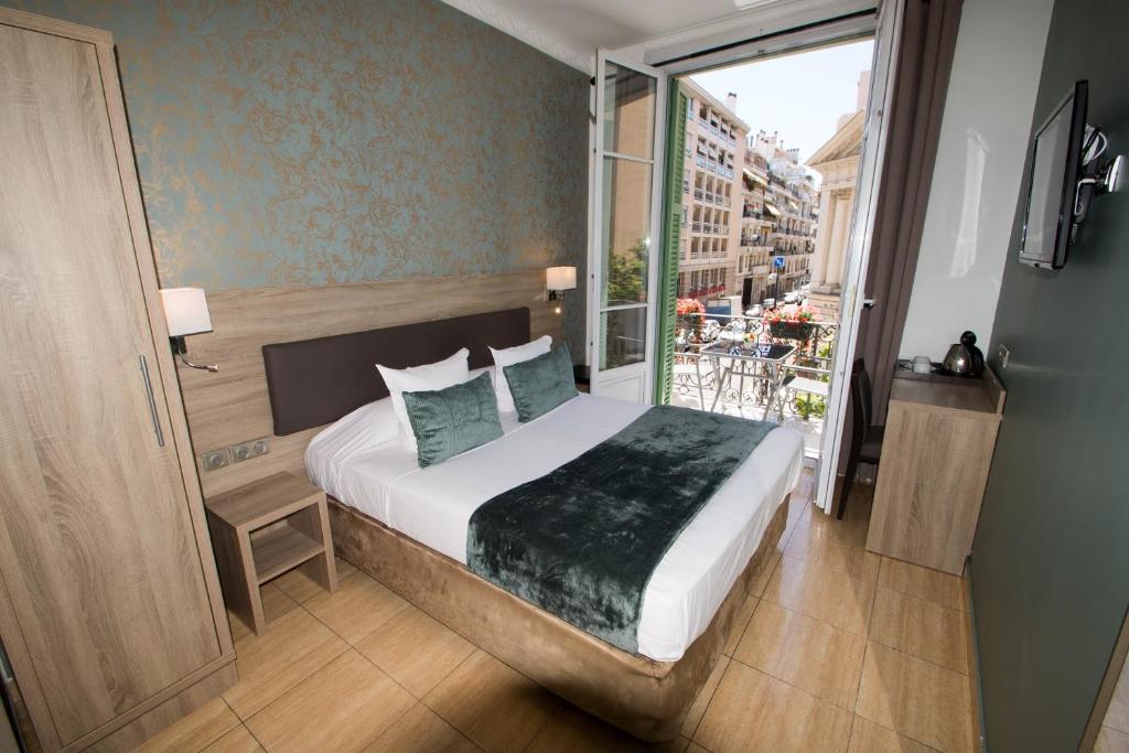 Parisian Hotel - Guest Experience