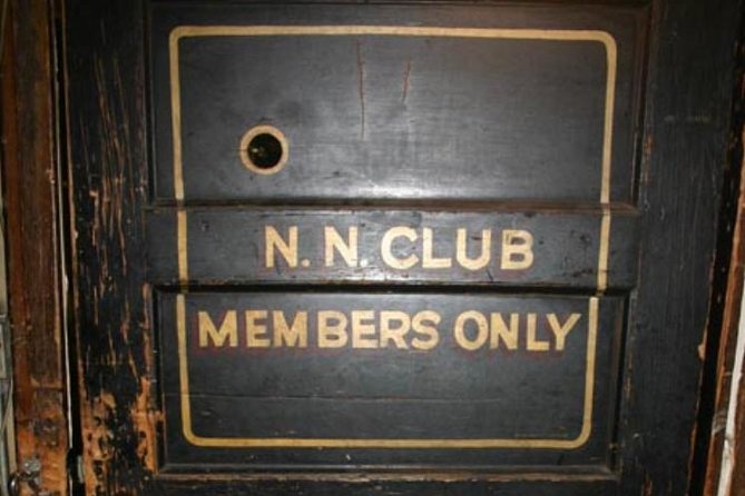 Private Speakeasy Pub Crawl in Chicago With Local Historian - Meet Your Expert Guide