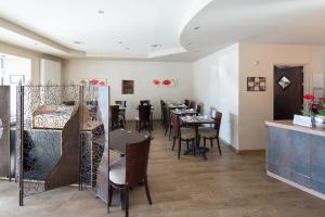 Saint-Pierre Hotel - Accommodations and Amenities