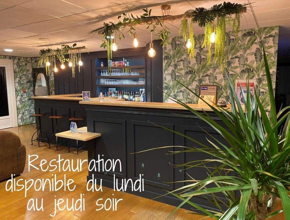 SHELDER Hotel - CHERBOURG EN COTENTIN - Equeurdreville - Dining Experience at the On-site Restaurant