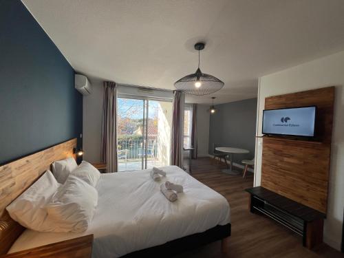 The Apartments of the Clos De La Chartreuse by Ateya - Amenities and Services