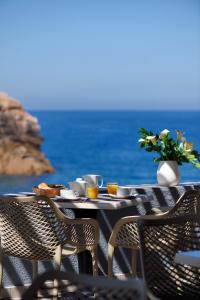 The Blue Waves - Guest Experiences