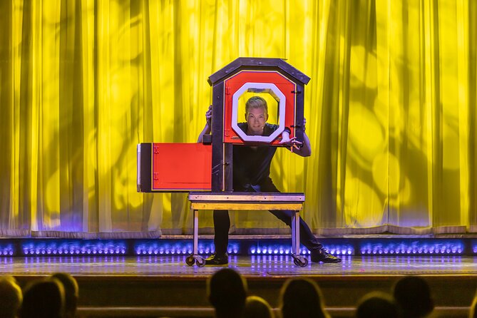 The Cabaret Garry & Janine Magic & Comedy Dinner Show - Family-Friendly Atmosphere at the Cabaret Garry & Janine