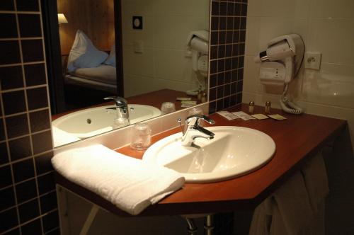 The Falcons - Dining Options at Le Falken