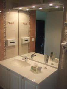 The Guibert Ponds - Dining Experience at the On-Site Restaurant