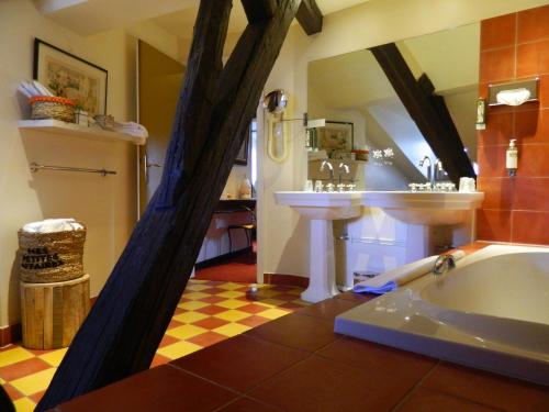 The Hostellerie of the Castle - Comfortable Accommodations and Amenities