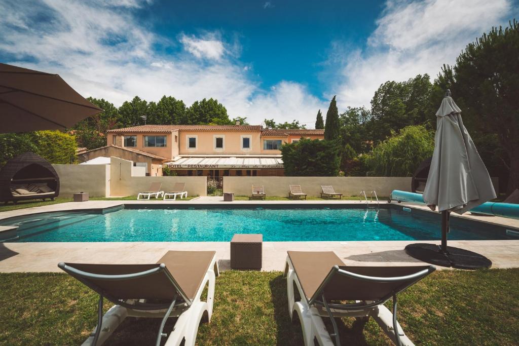 The Mas Du Colombier - Diverse Room Options and Features