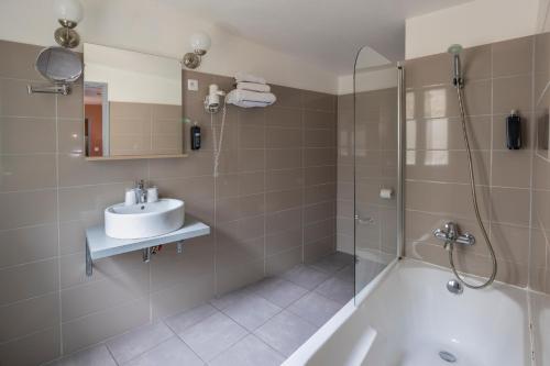 The Originals Boutique, Hotel Danieli, Avignon - Amenities and Services