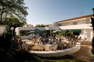 The Robinson - Amenities and Features