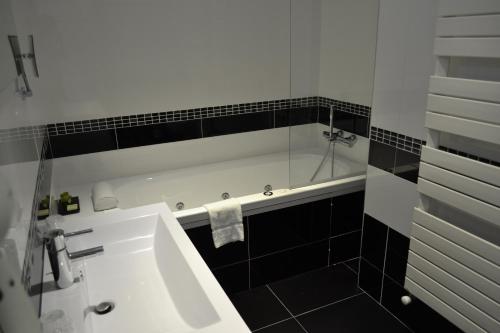 The Saint-Jacques - Facilities and Services