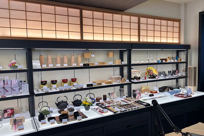 Tokyo 6hr Private Guided Tour & Maki-e Experience - Accessibility and Participation