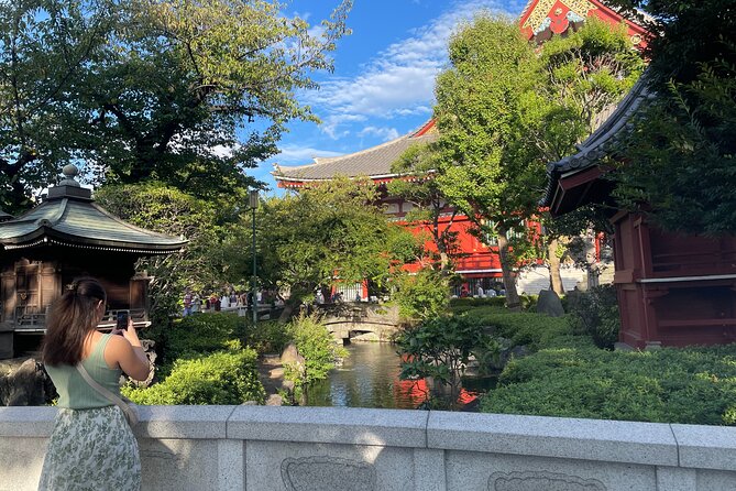 Tokyo: Asakusa Temple Photo Shooting Tour Wearing Kimono - Guided Tour of the Temple