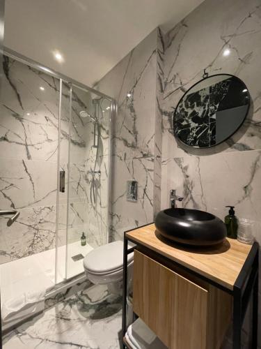 Urban Jungle Hotel Orleans - Facilities and Amenities