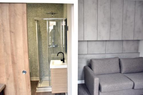 47 Carnot Place Review