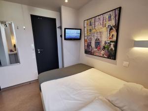 7Art Hotel - House Rules and Policies