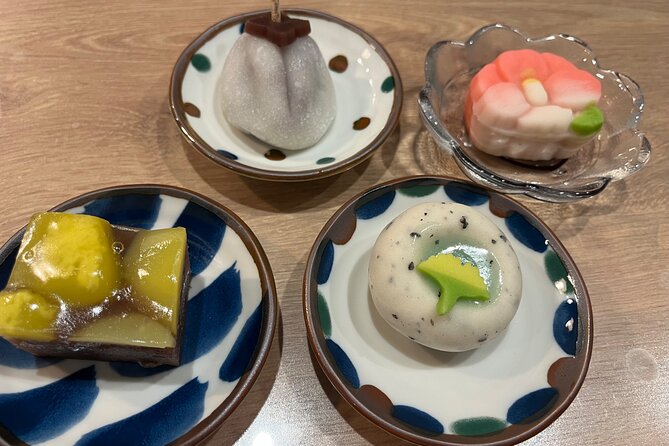 A Taste of Tradition Ofuna Kannon Temple and Japanese Sweet Tour - Shopping at the Local Confectionery