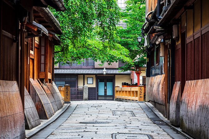 A Tour to Explore Kyotos Autumn Foliage at Kiyomizu-dera Temple - Accessibility and Participation