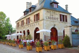 ABBAYE DE LONGPONT HOTEL - Dining Options at the Hotel