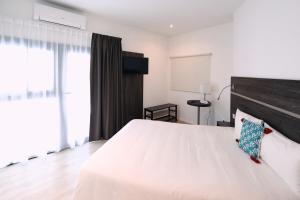 Appart Hotel The Giraffe Marseille East - Porte D'aubagne - Nearby Attractions and Activities