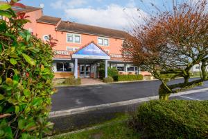 BRIT HOTEL Comfort CAMBRAI - Booking Information