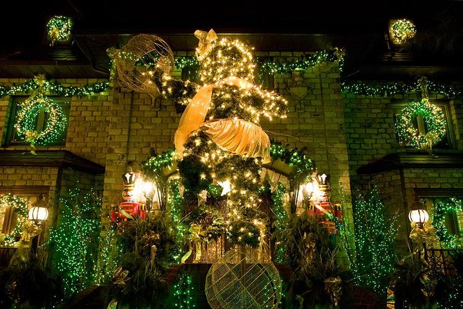 Brooklyn Dyker Heights Christmas Wonderland Bus Tour - Walking Tour Through the Neighborhood