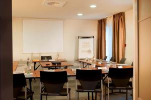 Campanile Valenciennes - Petite-Forêt - Policies and House Rules