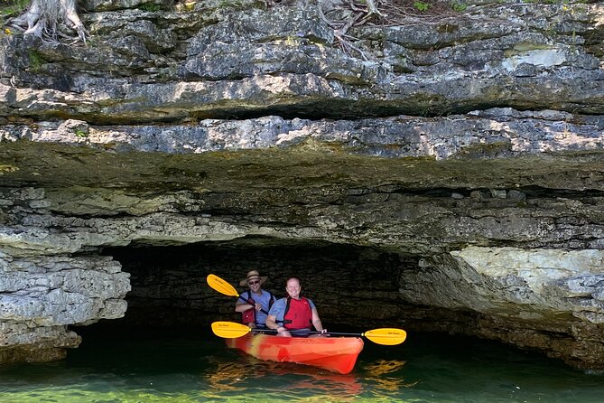 Cave Point Kayak Tour - Exploring the Caves