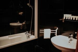 Cecyl Hotel Reims Center - Room Types and Features