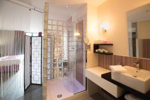 Charm and Character The Turenne - Prime Location and Nearby Attractions