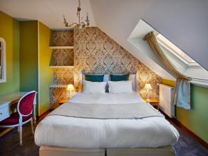 Hotel De France - Nearby Attractions