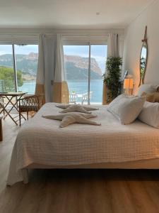 Hotel De La Plage - Mahogany - The Sum Up