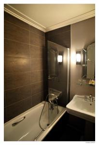 Hotel De La Treille - Room Types and Booking Information