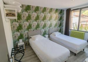 Hotel De L'abbaye in Cluny - Room Types and Features